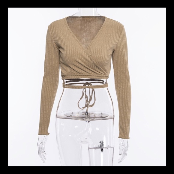 Knitted crop top. SOLD - Picture 2 of 5